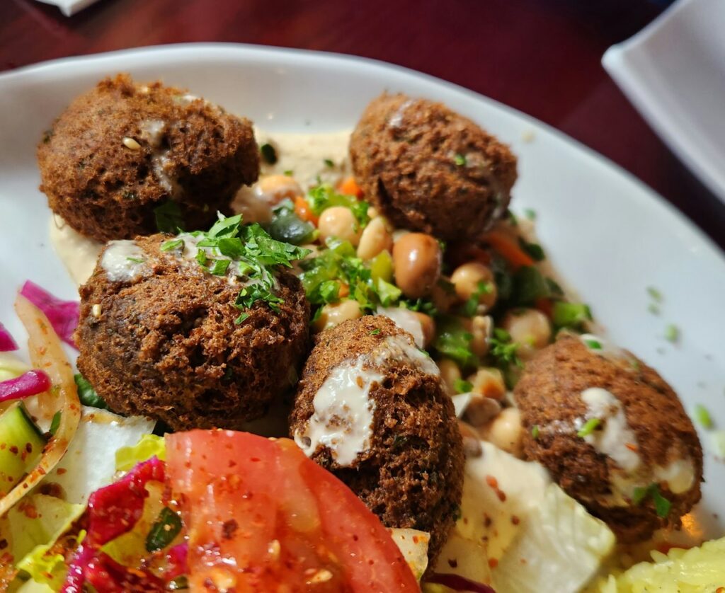 Falafel tanier pre vegetariánov